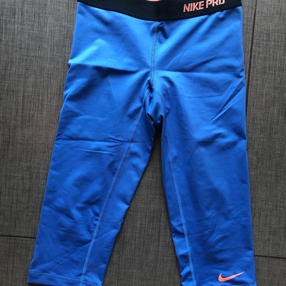 Nike capris leggings, S